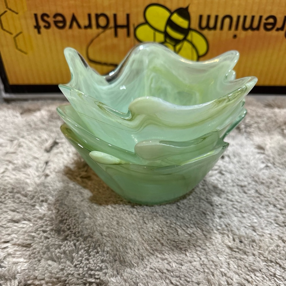vintage art glass bowl pale seafoam green (3)